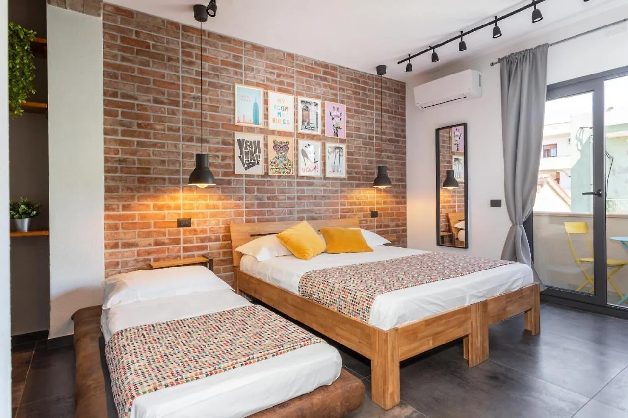Old Rooms Quartu Sant'Elena Guest house