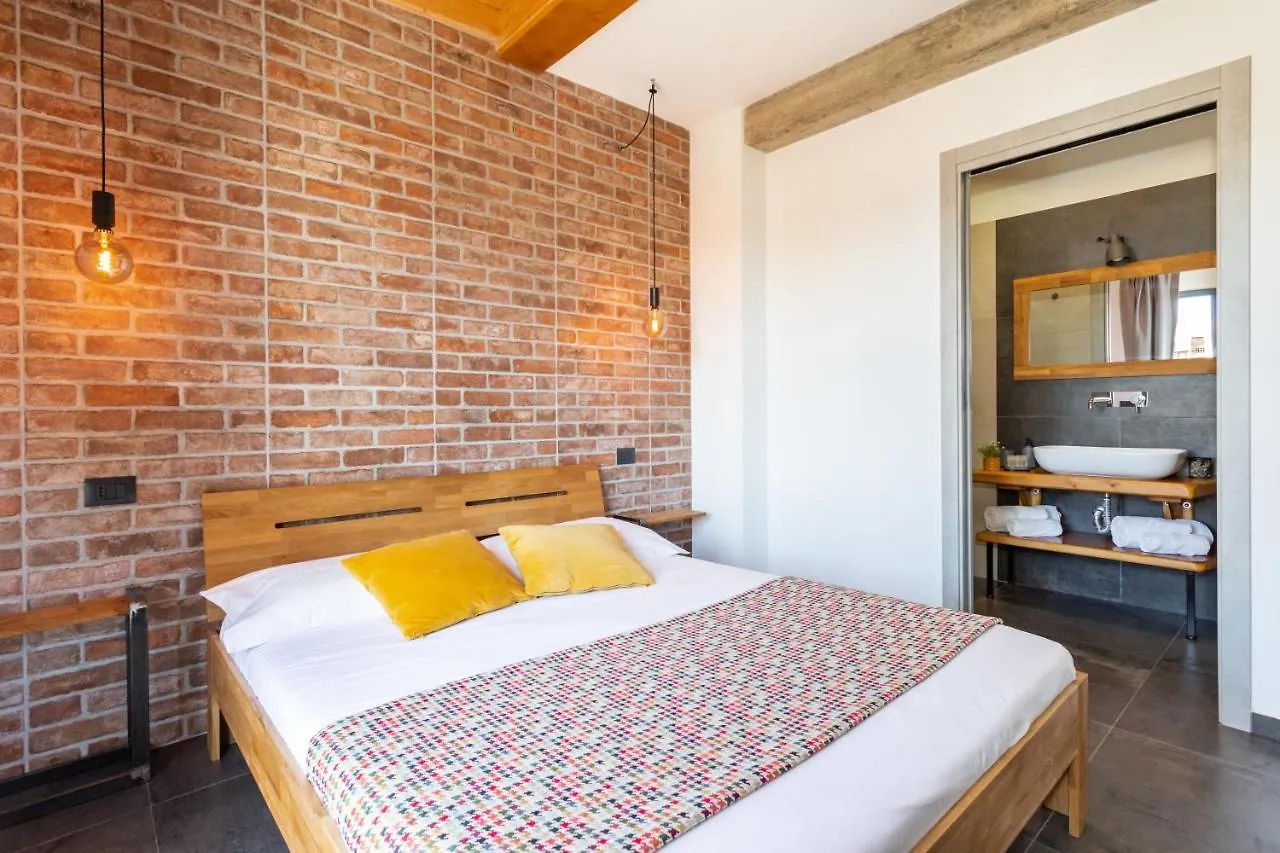 Old Rooms Quartu Sant'Elena Guest house